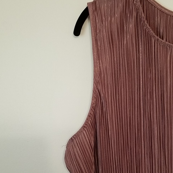 Everleigh Dusty Mauve Pleated Sleeveless Top in XL - Picture 4 of 9